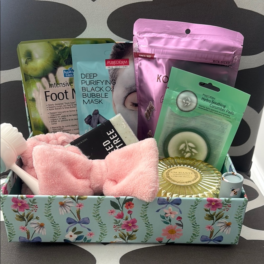 Last Mother’s Day Gift Box. Last minute shopping by Curated by Kelly Nicole!